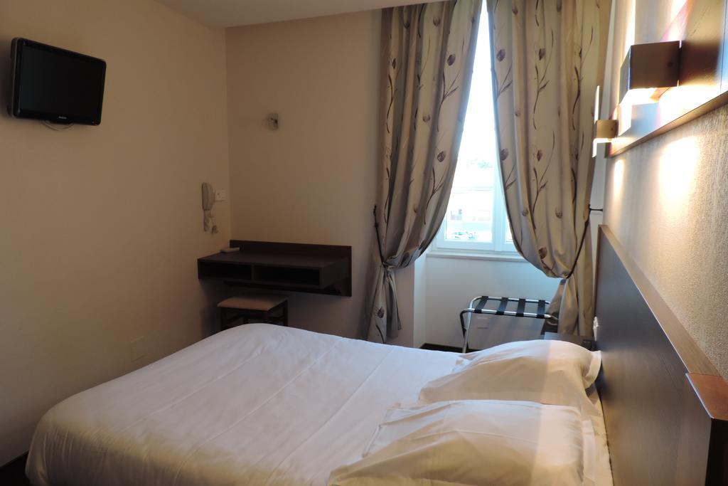 Hotel De France Espalion Εξωτερικό φωτογραφία